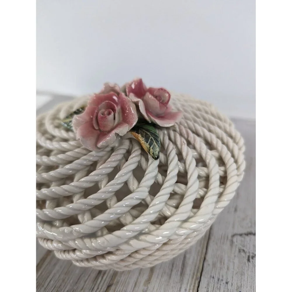Vintage Woven Basket Weave Ceramic Covered Triniket Dish Roses Spain White Pink - Picture 3 of 9
